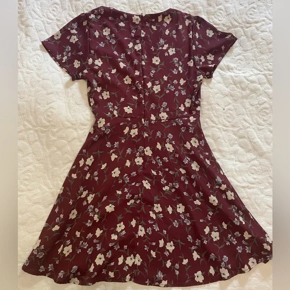 Lulu’s Dolly Burgundy Floral Print Dress, Size S - Picture 3 of 3